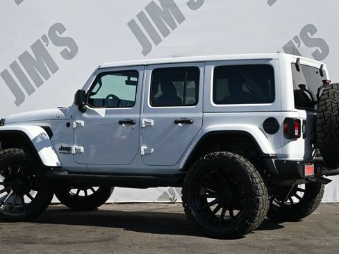 Used 2022 Jeep Wrangler Unlimited Sahara AWD/4WD image 7