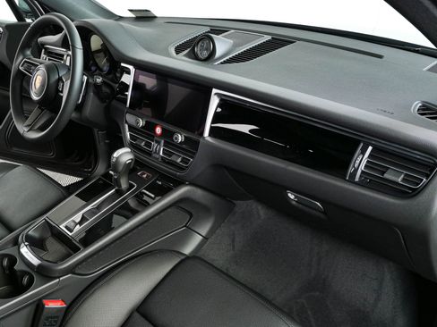 New 2026 Porsche Macan AWD/4WD image 25