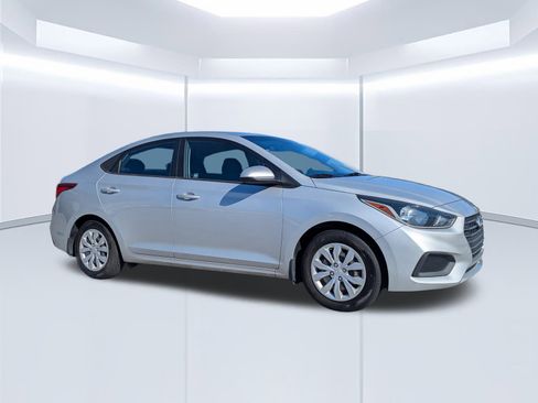 Certified 2021 Hyundai Accent SE image 1