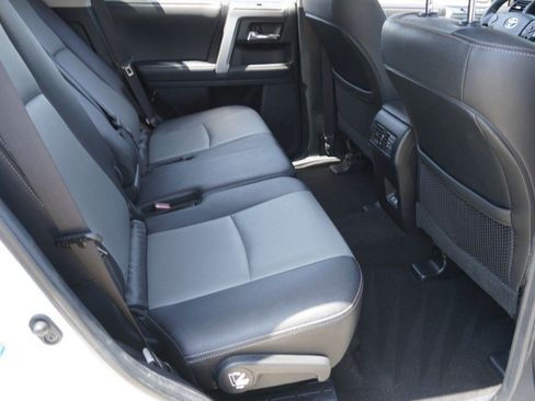 Used 2020 Toyota 4Runner SR5 Premium w/ Moonroof Package RWD image 31