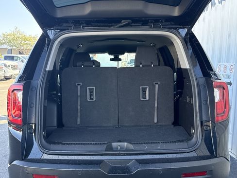 Used 2023 GMC Acadia SLE image 8