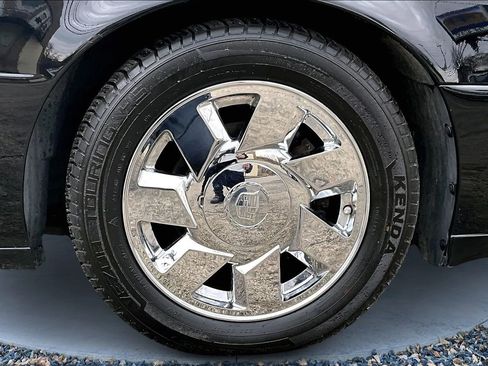 Used 2002 Cadillac De Ville DTS w/ Premium Equipment Pkg image 8