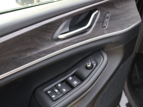 New 2025 Jeep Grand Cherokee Limited w/ Trailer Tow Package image 10