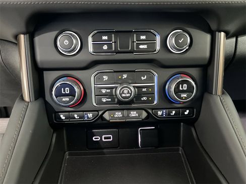 New 2024 Chevrolet Tahoe High Country image 17