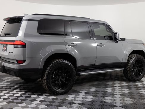Used 2025 Lexus GX 550 w/ Accessory Package (2T) AWD/4WD image 8