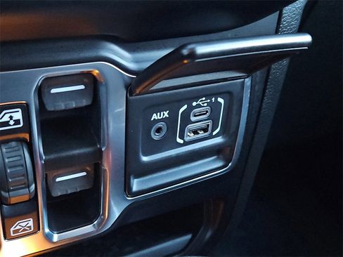 Used 2021 Jeep Wrangler Unlimited Sport image 17