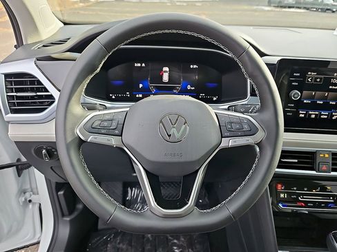 New 2026 Volkswagen Taos SE AWD/4WD image 18