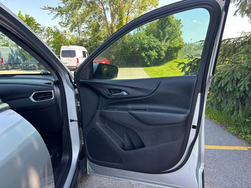 Used 2020 Chevrolet Equinox LT image 18
