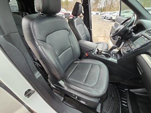 Used 2018 Ford Explorer XLT w/ Equipment Group 202A image 21