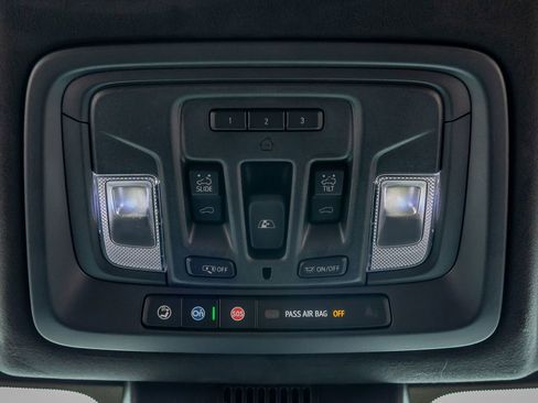 Used 2025 GMC Sierra 2500 AT4X image 28