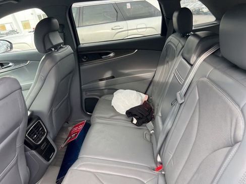 Used 2019 Lincoln Nautilus Reserve image 9