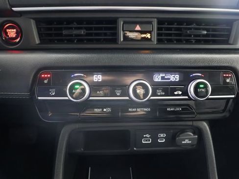 Used 2023 Honda Pilot Touring image 15