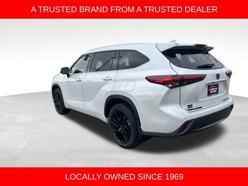 Used 2023 Toyota Highlander Limited image 3