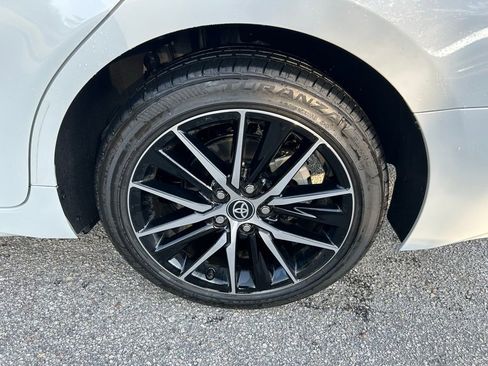 Used 2024 Toyota Camry SE image 9