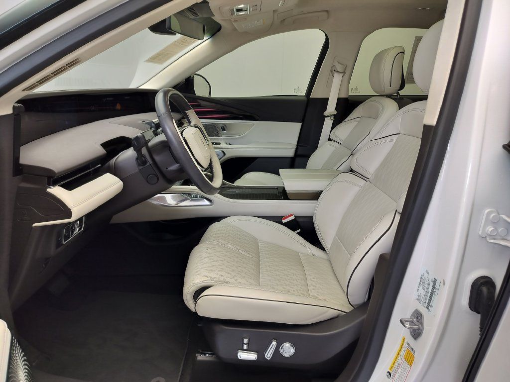 Used 2024 Lincoln Nautilus Black Label w/ Jet Appearance Package (87T) AWD/4WD image 8