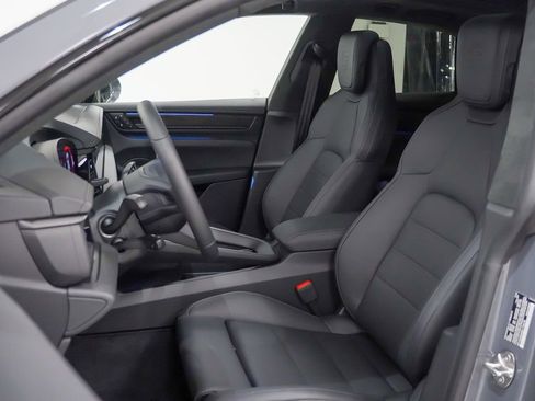 New 2025 Porsche Macan Turbo Electric image 5