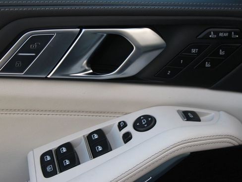 New 2026 BMW X7 M60i image 13