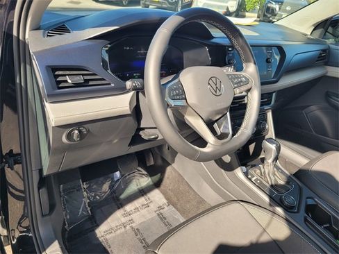 Used 2024 Volkswagen Taos SE image 12