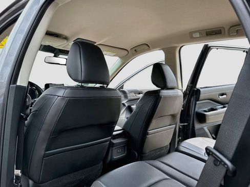 Used 2022 Nissan Pathfinder SL AWD/4WD image 6