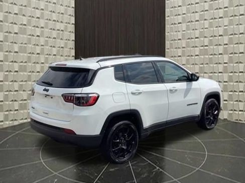 Certified 2025 Jeep Compass Latitude w/ Convenience Group AWD/4WD image 4