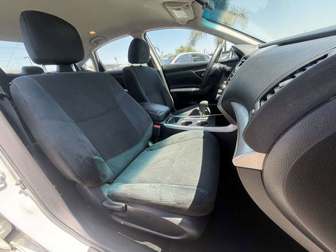 Used 2015 Nissan Altima 2.5 SV FWD image 35