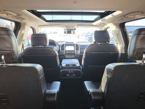 Used 2018 Ford Expedition Platinum image 2