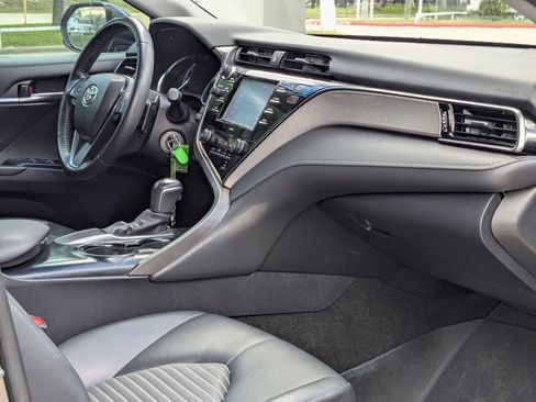 Used 2020 Toyota Camry SE image 29