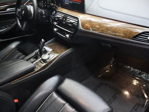 Used 2018 BMW 540i w/ M Sport Package image 10