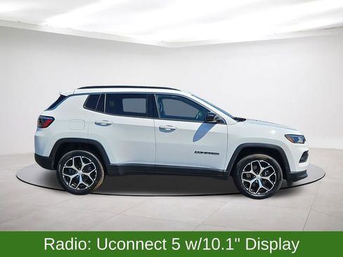 Used 2024 Jeep Compass Latitude AWD/4WD image 8