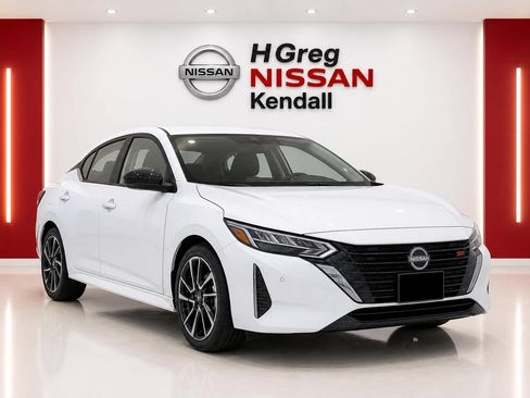 Used 2023 Nissan Sentra SR w/ SR Premium Package FWD image 2