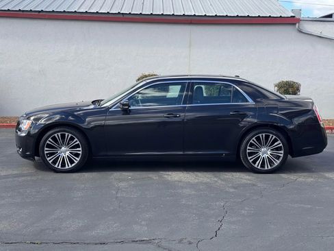 Used 2014 Chrysler 300 C w/ Driver Convenience Group RWD image 3