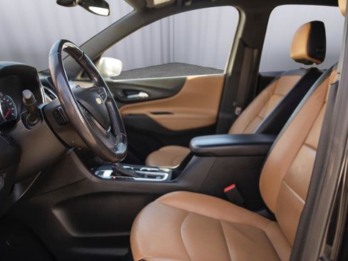 Used 2021 Chevrolet Equinox Premier image 2