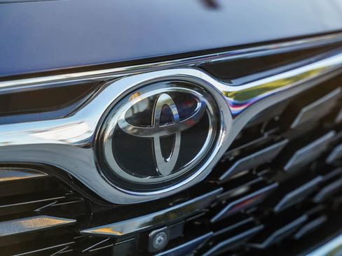 Used 2022 Toyota Highlander Platinum image 11