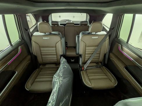 New 2026 GMC Acadia Denali Ultimate w/ LPO, Floor Liner Package AWD/4WD image 29