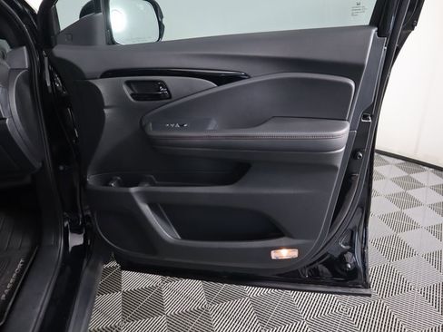 Certified 2024 Honda Passport Black Edition image 26