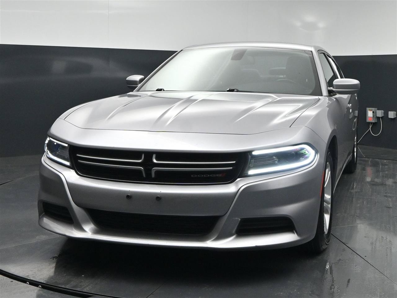 Used 2016 Dodge Charger SE w/ Popular Equipment Group RWD image 2
