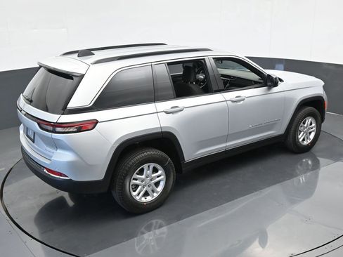 Used 2024 Jeep Grand Cherokee Laredo w/ Trailer Tow Package image 34