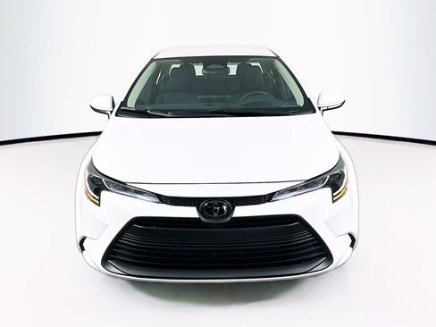 Used 2026 Toyota Corolla LE image 2