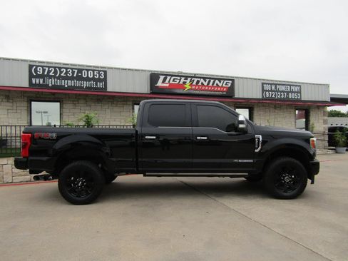 Used 2017 Ford F250 Platinum w/ FX4 Off-Road Package AWD/4WD image 5