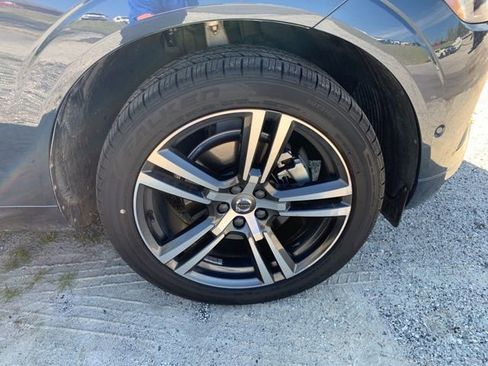 Used 2019 Volvo XC60 T5 Momentum w/ Premium Package image 10