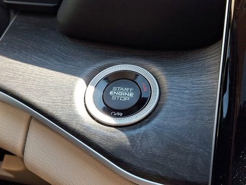 Used 2022 Jeep Grand Cherokee L Limited AWD/4WD image 24