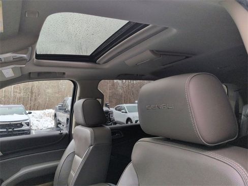 Used 2020 GMC Yukon Denali w/ Denali Premium Package image 19