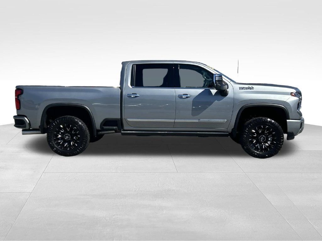Used 2025 Chevrolet Silverado 2500 High Country w/ High Country Premium Package AWD/4WD image 2