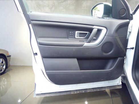 Used 2018 Land Rover Discovery Sport HSE image 21