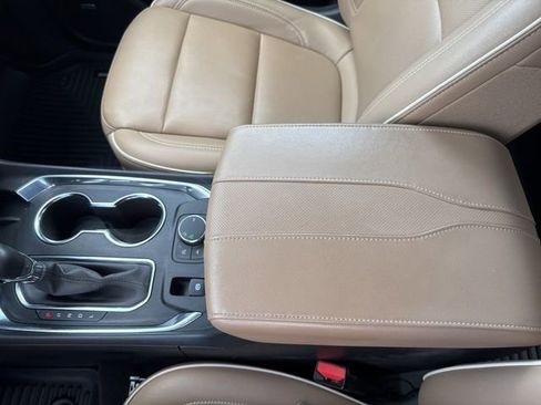 Used 2023 Chevrolet Traverse Premier FWD image 25