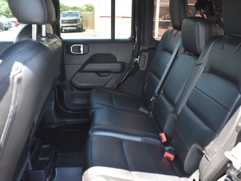 Used 2021 Jeep Wrangler Unlimited Sahara AWD/4WD image 14
