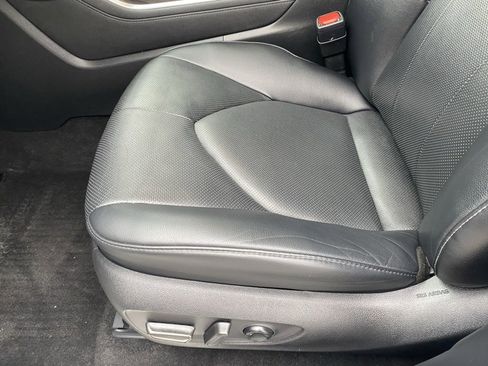 Used 2023 Toyota Highlander Limited image 11