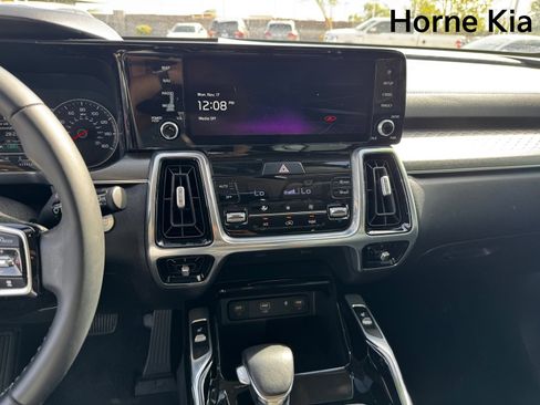 Certified 2022 Kia Sorento SX image 20