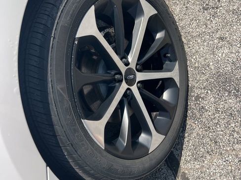 Used 2018 Ford Taurus SEL w/ Equipment Group 201A AWD/4WD image 23