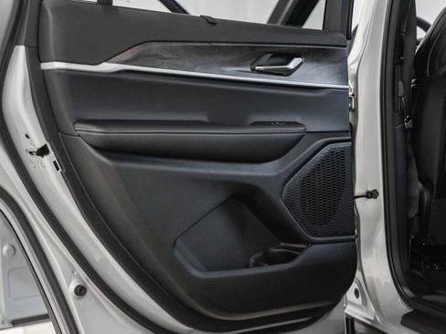 New 2025 Jeep Grand Cherokee L Limited w/ Luxury Tech Group II image 34